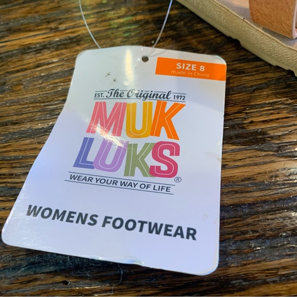 NWT Sandals Muk Luks Size 8 Made in the USA Multicolor Cute Slip On Toe Detail - Picture 3 of 9